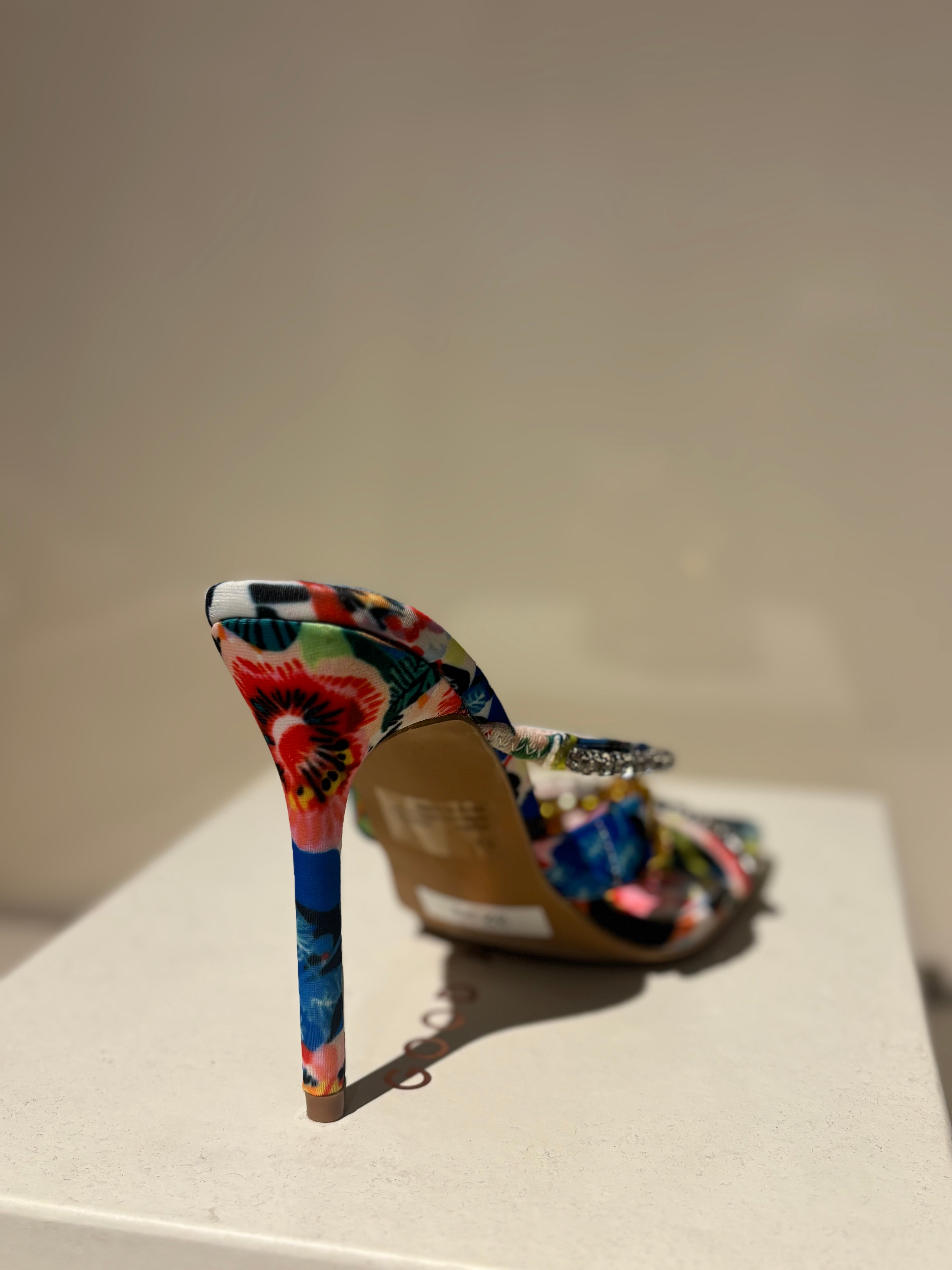 Multi-Color Heels Cape Robin